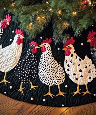 Rustic Gatherings Quilted Tree Skirt — Cozy Patchwork Christmas Tree Skirt, Quilted Country Holiday Décor Accent