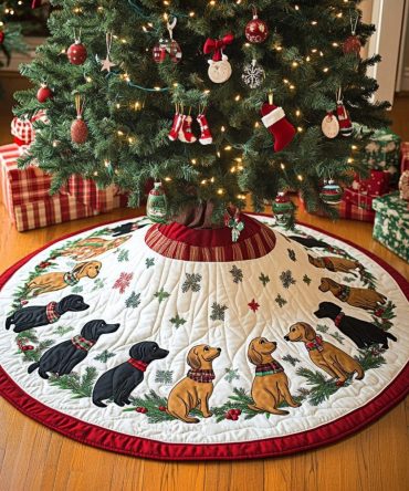 Sassy Sausage Stroll Quilted Tree Skirt – Fun Dachshund Parade Christmas Decor, Vibrant Holiday Skirt For Dog-Loving Households & Gift Wrap