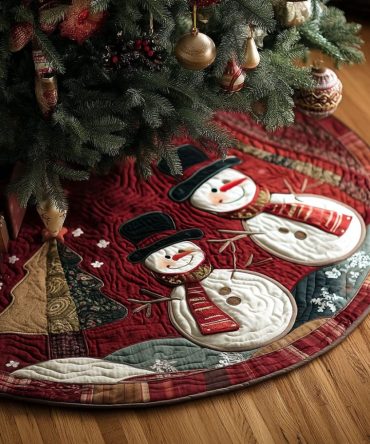 Smiling Snow Couple Quilted Tree Skirt — Adorable Paired Snowpeople Christmas Tree Skirt For Whimsical Seasonal Displays