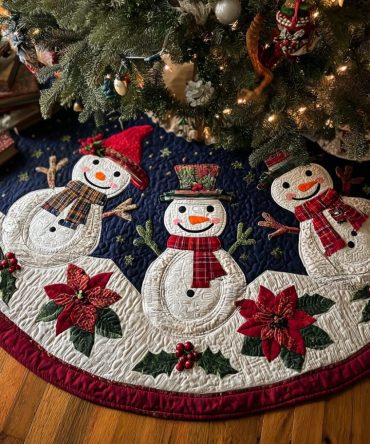 Snowman Joy Quilted Christmas Tree Skirt — Playful Snowman Quilted Skirt For Family-Friendly Holiday Decor And Cozy Seasonal Styling