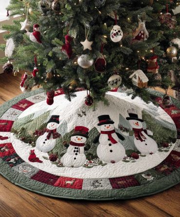 Snowmen Forest Quilted Christmas Tree Skirt — Rustic Winter Ring Design, Premium Quilted Tree Base Cover, Soft Backing & Tie Closure, Machine Washable Holiday Accent