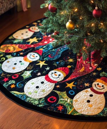 Snowy Smiles Quilted Tree Skirt — Cheerful Holiday Base With Plush Quilting, Ideal For Displaying Gifts & Brightening Seasonal Décor