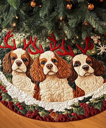 Spaniel Noel Delight Quilted Tree Skirt — Festive Spaniel Scene With Plush Quilting For Charming Holiday Displays And Pet-Lover Gifts