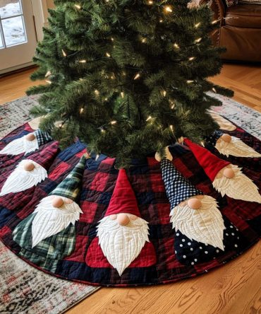 Cozy Quilted Holiday Tree Skirt — Stocking Stuffer Motif, Machine-Washable Cotton Blend, 48-Inch Diameter For Christmas Trees