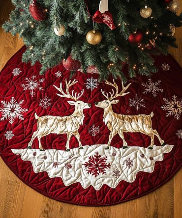 Twilight Antlers Quilted Tree Skirt — Cozy Evening-Tone Christmas Tree Skirt With Antler Design For Sophisticated Seasonal Styling