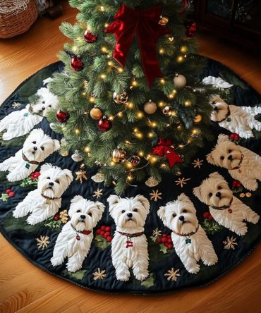 White Delight Quilted Christmas Tree Skirt — Elegant All-White Holiday Tree Cover, Plush Quilting & Easy-Maintenance Design