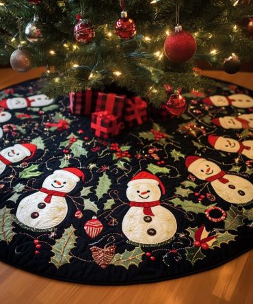 Winter Buddy Quilted Christmas Tree Skirt — Cute & Cozy Holiday Base With Durable Quilting, Perfect For Family & Pet-Friendly Homes