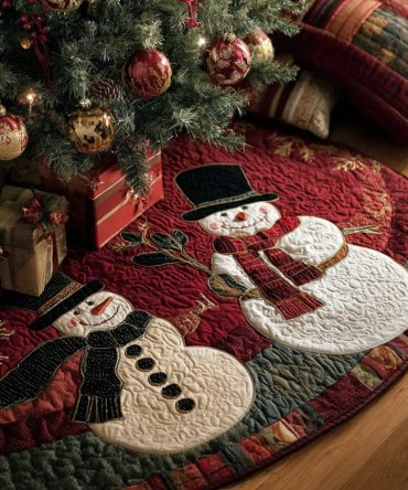 Winter Hug Quilted Tree Skirt — Cozy, Plush Christmas Tree Skirt For Warm Holiday Styling & Rustic Seasonal Decor