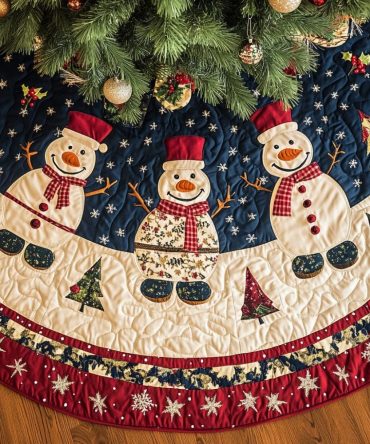 Winter Joyful Jester Quilted Tree Skirt — Playful Christmas Base Mat With Cheerful Design For Family-Friendly Holiday Decor