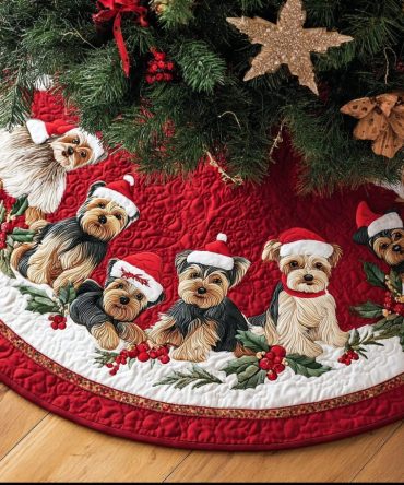 Yorkshire Glow Quilted Tree Skirt – Radiant Yorkie-Themed Christmas Skirt, Soft Patchwork, Machine-Washable, Stylish Holiday Accent For Dog Owners