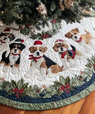 Beagle Berry Holiday Tree Skirt — Custom-Made Plush Christmas Base With Beagle & Berry Motif, Ideal Gift For Dog Lovers And Seasonal Décor