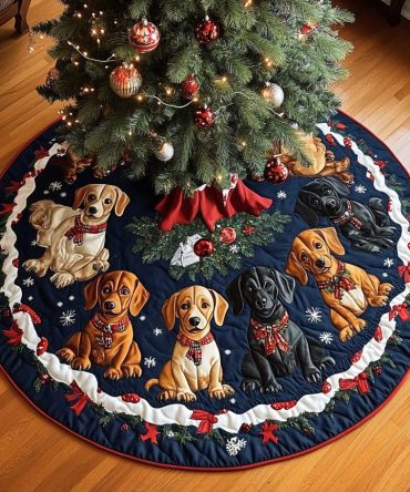 Dachshund Holiday Tree Skirt — Long Dog Christmas Tree Collar, Personalized Pet Lover’S Festive Accent