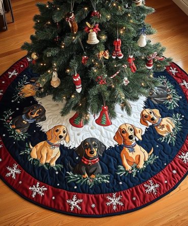 Christmas Charm Dachshund Tree Skirt — Personalized Sausage Dog Holiday Tree Base, Custom Handmade Decorative Cover, Made-To-Order