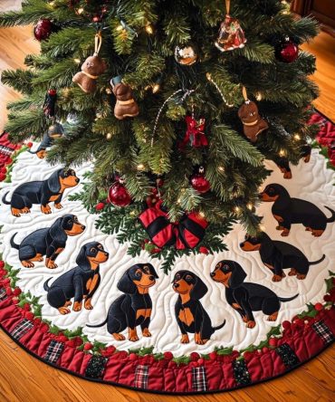 Custom Dachshund Holiday Tree Skirt — White Background, Handcrafted Pet Christmas Decor, Made-To-Order, Gift-Ready