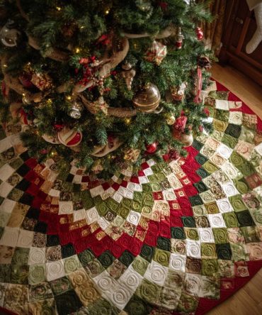Custom Spiral Christmas Tree Skirt — Handcrafted Swirl Design Holiday Skirt, Personalized Options, Premium Materials, Made-To-Order