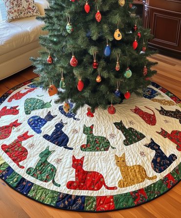 Handmade Cream & Blue Cat Wedge Christmas Tree Skirt — Custom Quilted Holiday Tree Base Cover, Pet Lover Gift