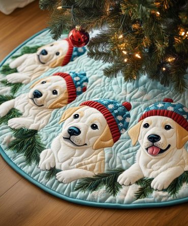 Cozy Labrador Holiday Tree Skirt — Custom-Made Handcrafted Skirt Featuring Labrador Dog Design, Personalized Options, Premium Felt Materials