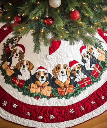 Holly Wreath Beagle Christmas Tree Skirt - Festive Quilted Holiday Mat With Wreath Motif, Handmade, Personalized And Made-To-Order