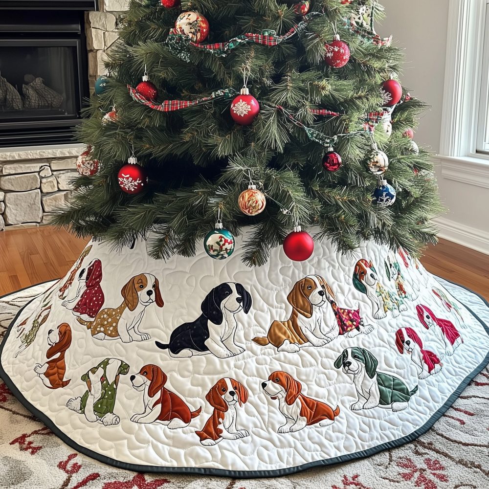 Scalloped Rim Spaniel Puppy Christmas Tree Skirt - Hand-Sewn Quilted Holiday Accent, Customizable Colors, Made-To-Order Gift