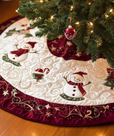 Cream Christmas Tree Skirt With Classic Snowman & Red Border — Custom Handmade Holiday Skirt, Perfect For Traditional Decor & Gifting