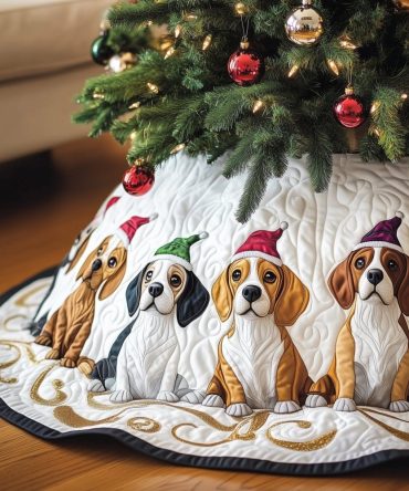 Gold Background Beagle Trio In Santa Hats Tree Skirt - Custom Holiday Collar For Beagle Lovers, Made-To-Order & Washable