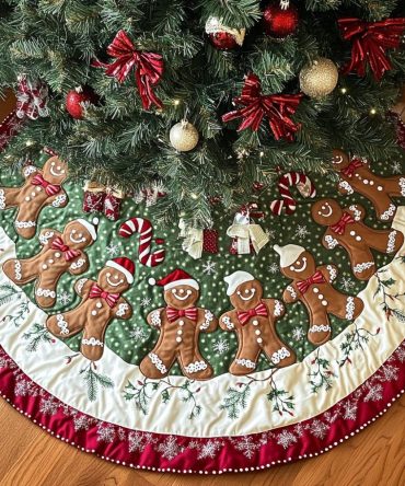 Gingerbread Dreams Holiday Tree Skirt — Handmade Quilted Christmas Skirt With Dreamy Gingerbread Scene, Customizable & Cozy