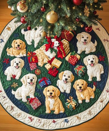 Jolly Golden Retriever Christmas Tree Skirt — Custom Holiday Tree Skirt With Golden Silhouette & Holly Trim, Handmade Pet Lover Gift