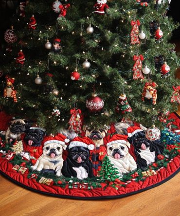 Premium Handcrafted English Bulldog Holiday Tree Skirt - Custom Plush Christmas Tree Skirt, Personalized Dog Lover Gift, Made To Order