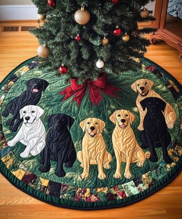 Labs On The Emerald Patch Ring Tree Skirt — Made-To-Order Labrador Christmas Collar With Emerald Patch Ring, Upscale Holiday Décor, Machine Washable