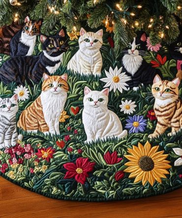 Pawprint Garden Christmas Tree Skirt — Botanically Inspired Paw Motifs, Soft Durable Fabric, Custom Monogram Options & Gift Packaging