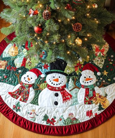 Top Hat Snowmen Patch Ring Christmas Tree Skirt — Handmade Patchwork Snowman Skirt, Custom Sizes & Fast Shipping