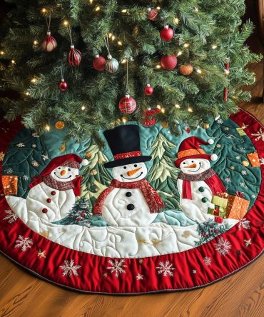Family Snowman Quilted Christmas Tree Skirt — Classic Handmade Holiday Base With Charming Snowman Design, Ready To Display