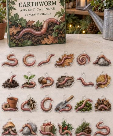 Earthworm Charm Advent Countdown — 24 Realistic Acrylic Soil & Garden Charms, Educational Gift Set For Kids & Gardeners